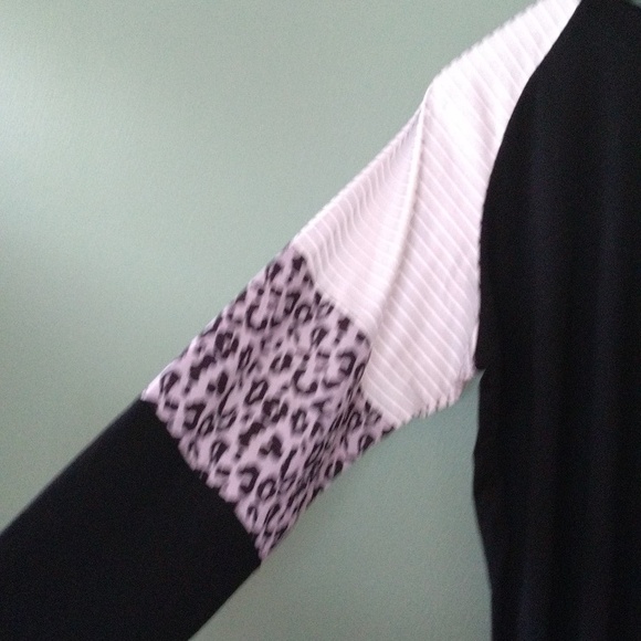 Women's black scoop neck long sleeves print sleeves casual t shirt top, size 2X - Picture 5 of 8